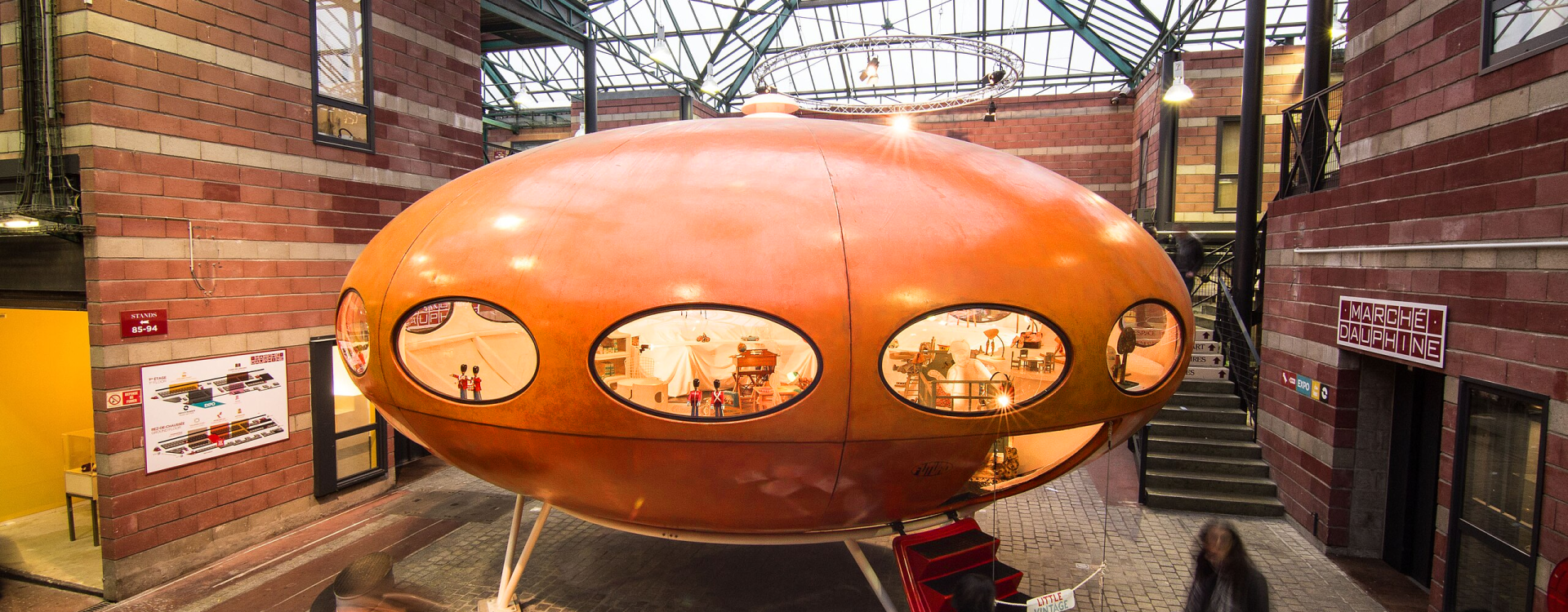 La Maison Futuro, landmark in het hart van Marché Dauphine